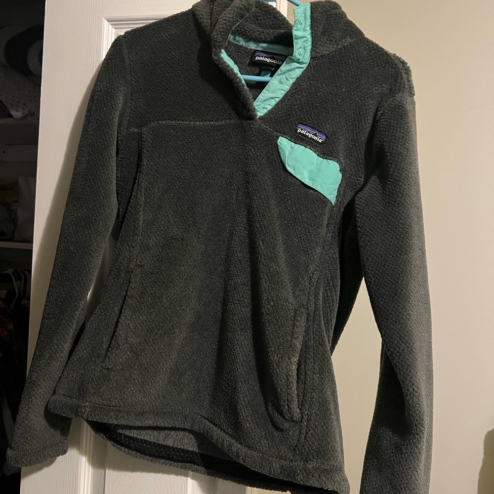 Patagonia Charcoal Fleece with Mint Details